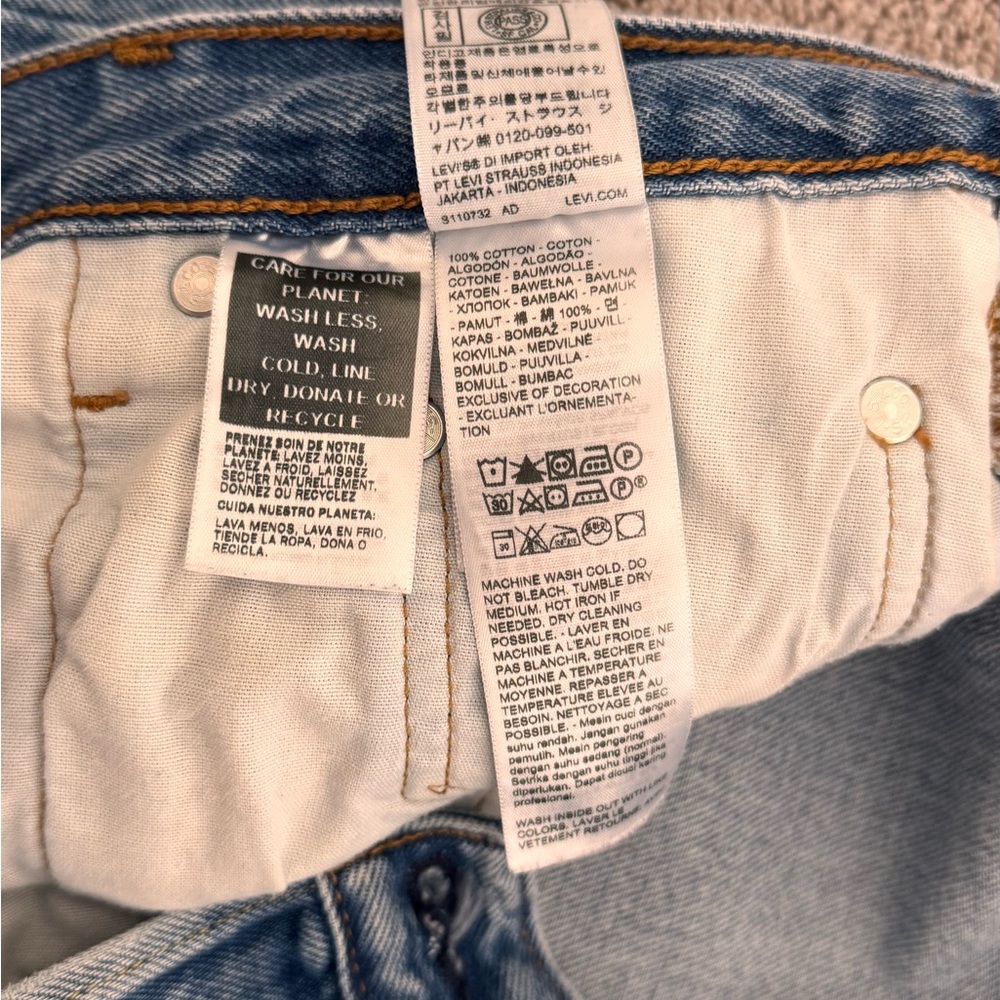 501 ‘90s Levi's Light Blue Straight Leg Jeans - Picture 4 of 6